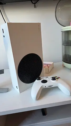 Xbox Series S 512 GB console in white - good condition, includes controller
