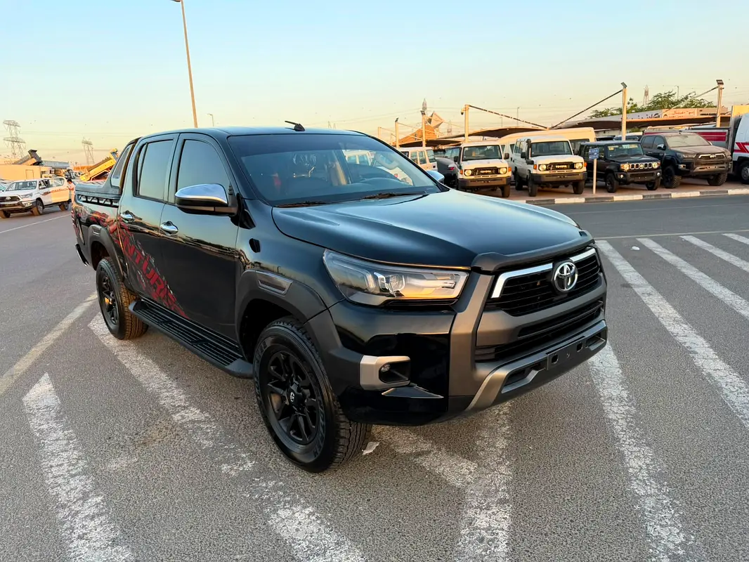 Toyota Highlander 2021 — photo 1 of 16