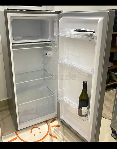 Single Door Mini Refrigerator with Freezer Compartment