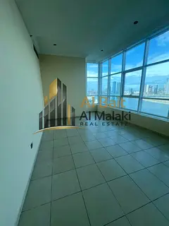 Spacious 1 Bedroom Apartment with Sea View &amp; Free Parking...