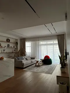 Cozy Room Near Metro in all female apartment, All Bills Included