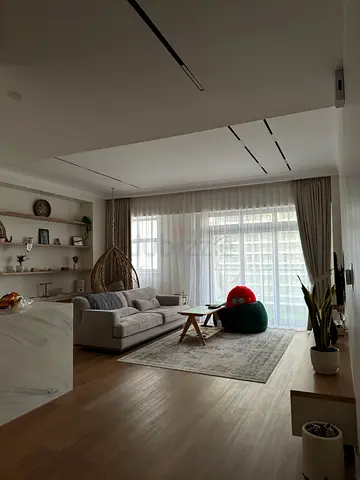 Cozy Room Near Metro in all female apartment, All Bills Included