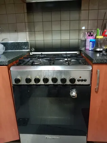 Used freestanding gas cooker with oven - good working condition