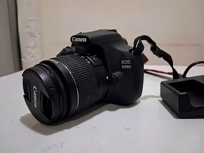 Canon EOS 1200 D with 18-55mm kit lens