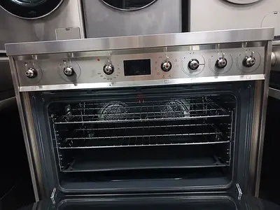 Smeg induciton 5 hubs latets verison same like new conditon for sale