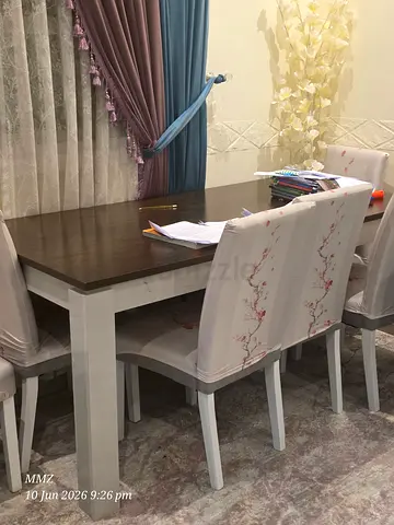Wooden Dining Table with 8 Upholstered Chairs - very Good Condition