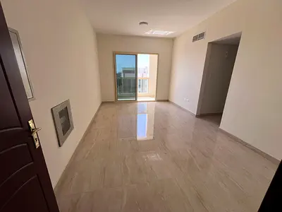 Clean building - One month free - Free maintenance - Central air conditioning - Large space - Excellent location - Separate kitchen