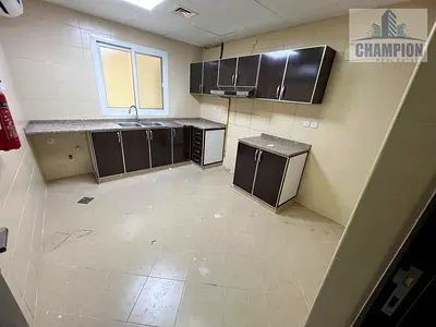 شقة جميلة بغرفة نوم واحدة ومطبخ كبير وموقف سيارات مجاني