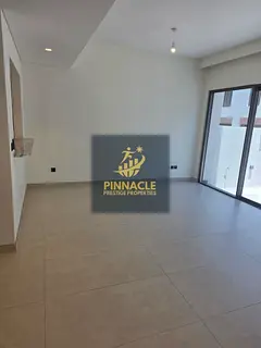 4BR Villa | Courtyard &amp; Street Views | Balcony Access