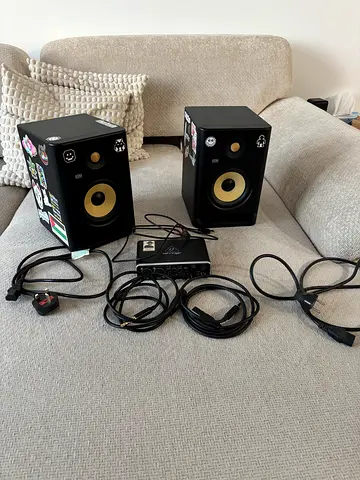 Pair of KRK Rokit5 Studio Monitor Speakers with Cables and Behringer U-Phoria Umc202Hd