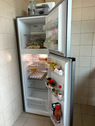Well-maintained top-freezer refrigerator, 2-door, good condition