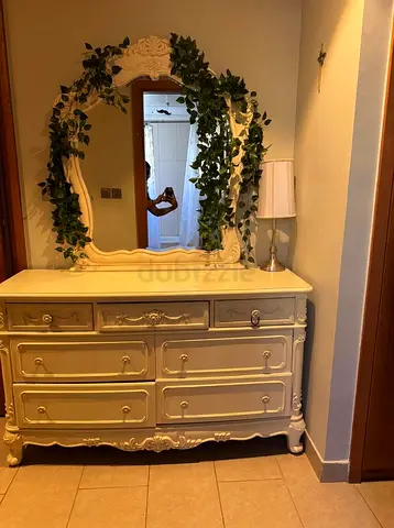 Vintage Style Bedroom Dresser with Matching Mirror