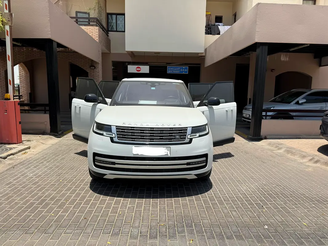 Land Rover Range Rover 2023 — photo 1 of 6