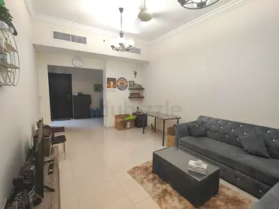Sharing flat with 5 persons