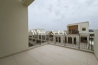 Single Row | Central Hub | Handed Over