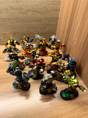Skylanders Swap Force Figures Collection (17 Figures)