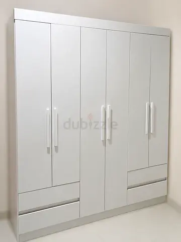 White 6-Door Wardrobe with Drawers – Excellent Condition