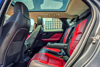 صورة مصغرة 12 لـ 2018 Jaguar F-PACE