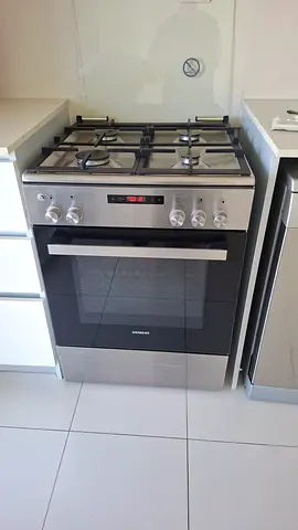 Siemens Gas cooker 60x60 cm latest model neat and clean good condition