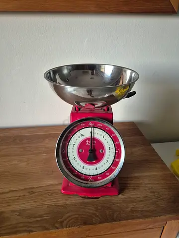 Traditional Metal Kitchen Scales
