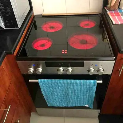 Siemens cooking range 60/60 Electric ceramic hob with oven - used, good working condition, free deli