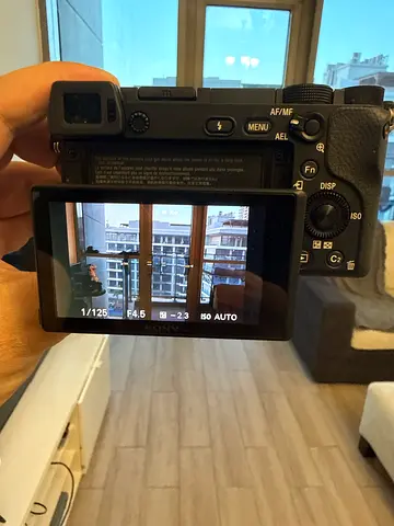 Sony digital 6300 camera, used once, with its original box and bag, original strap, power cables