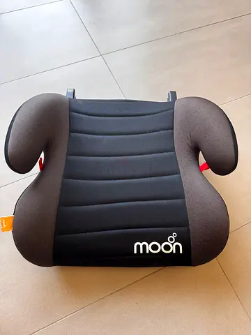 Moon brand child booster seat (backless) - good condition
