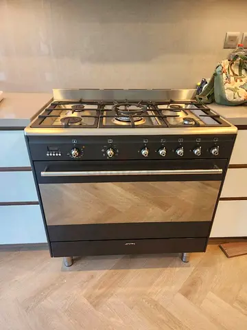 Smeg new model cooker top gas oven electrice digital with fan new model like new condition 90/60 cm