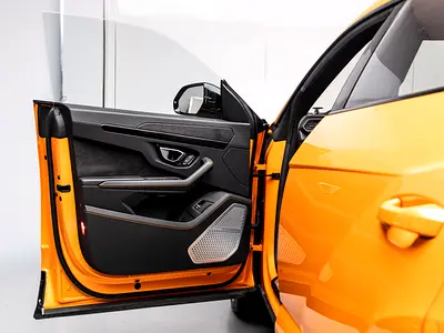 2024 Lamborghini URUS photo 8