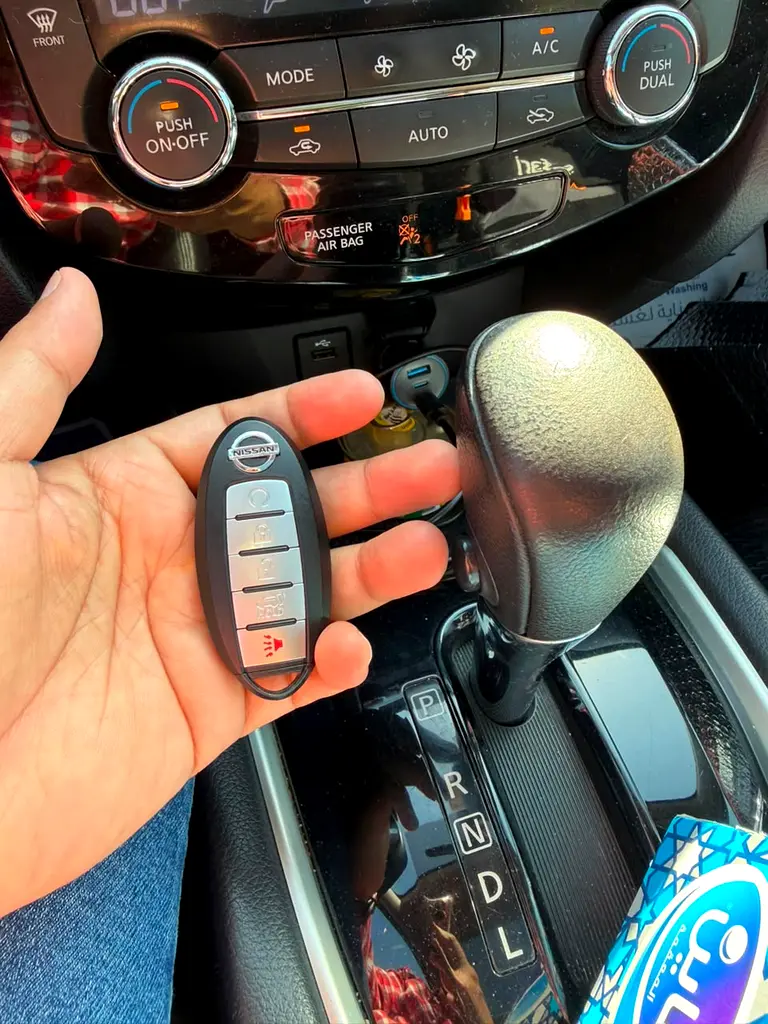 Nissan Rogue 2015 — photo 1 of 11