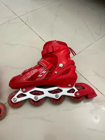 LEMANDU Adjustable Roller Skates - Size 38-42 (Excellent Condition)