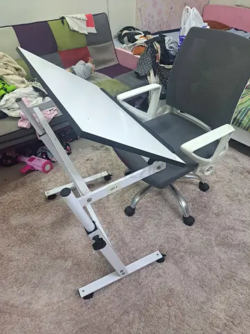 tudent/Computer Table and Chair in excellent condition