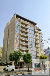 Well Maintained ! Ready To Move In ! Large Unit