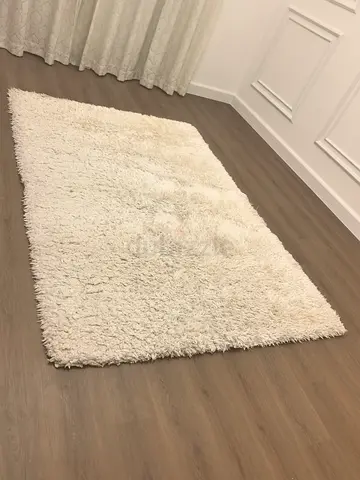 White shaggy rug - good condition, 2.5 x 1.5m (approx)