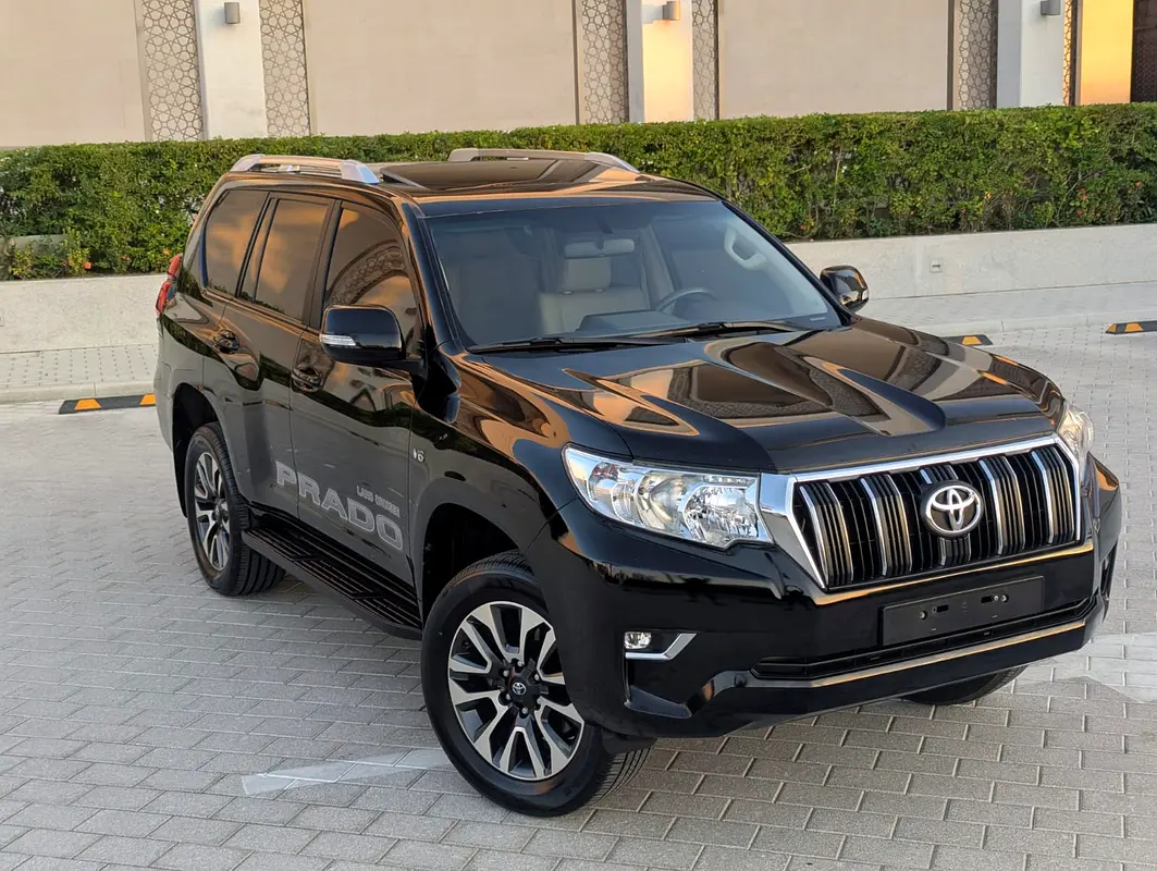 Toyota Prado 2022 — photo 1 of 19