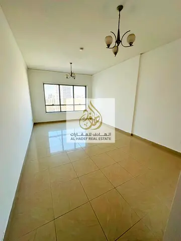 شقة غرفتين وصالة للإيجار في المجاز 2 الشارقة | شارع الوحدة الرئيسي | غرفتين ماستر | بلكونة | موزع كبير | باركن مجاني | صيانة مجانية | تشطيب كامل |