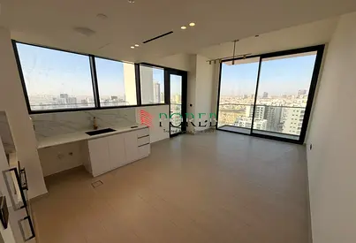 Private pool | High floor | Vacant