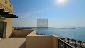 Luxurious Penthouse | Private Beach Access | Panoramic Sea &amp; Wynn Resort View | AL MARJAN ISLAND