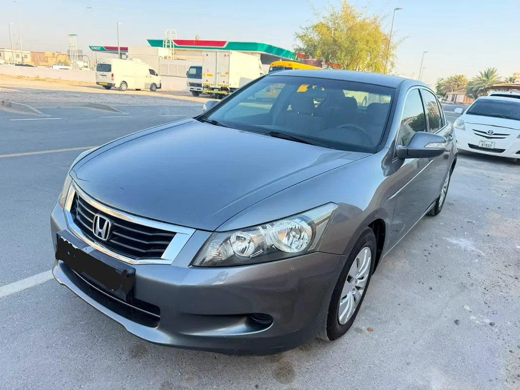 Honda Accord 2010 — photo 1 of 18