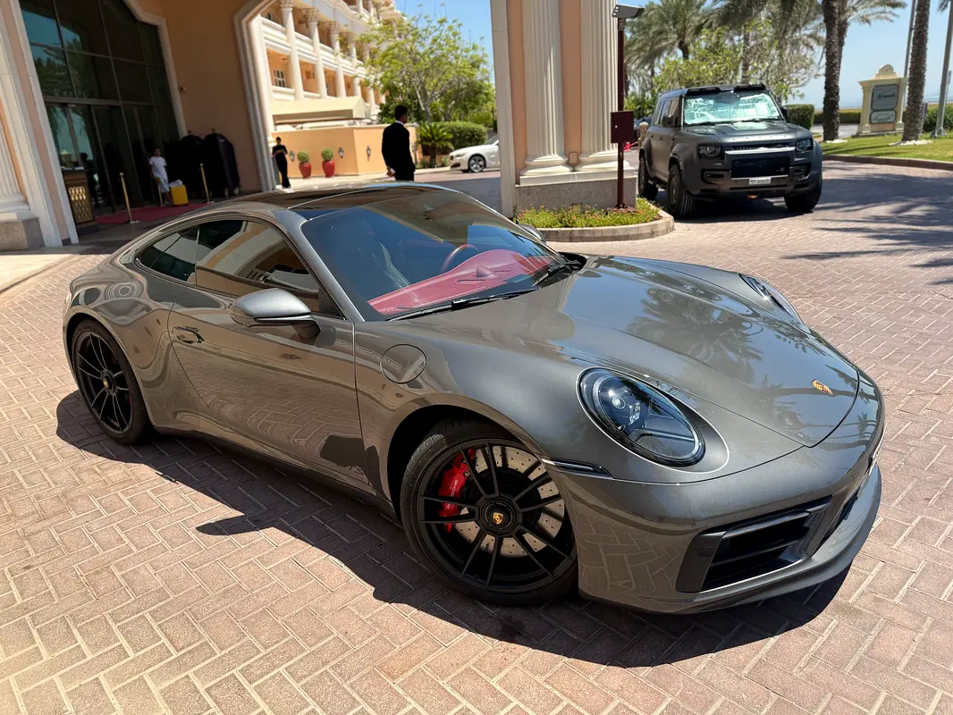 Porsche 911 2022 — photo 1 of 19