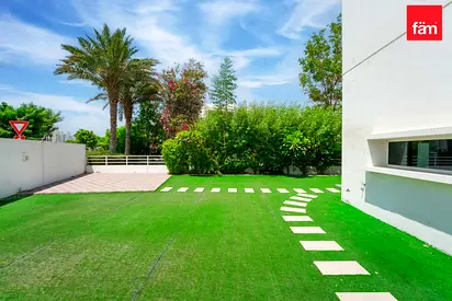 SemiDetached| Large Corner Plot | Walk To Pool