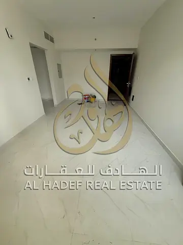 ✨ شقة غرفة وصالة للإيجار السنوي في شارع التعاون – الشارقة ✨  فرصة مميزة للسكن في موقع استراتيجي على مخرج دبي مباشرة، بمنطقة التعاون، إحدى أكثر المناطق