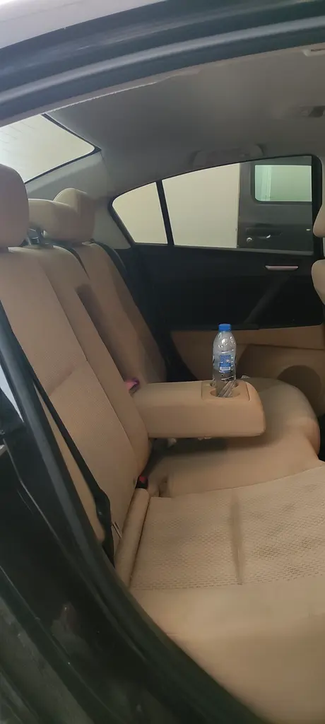 Mazda 3 2010 — photo 1 of 3