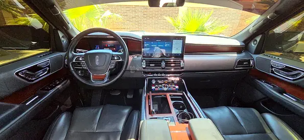 صورة 11 لـ 2022 Lincoln NAVIGATOR