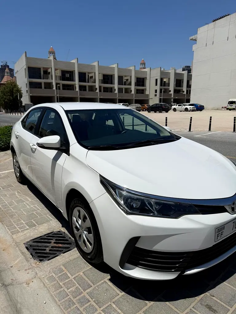 Toyota Corolla 2018 — photo 1 of 9