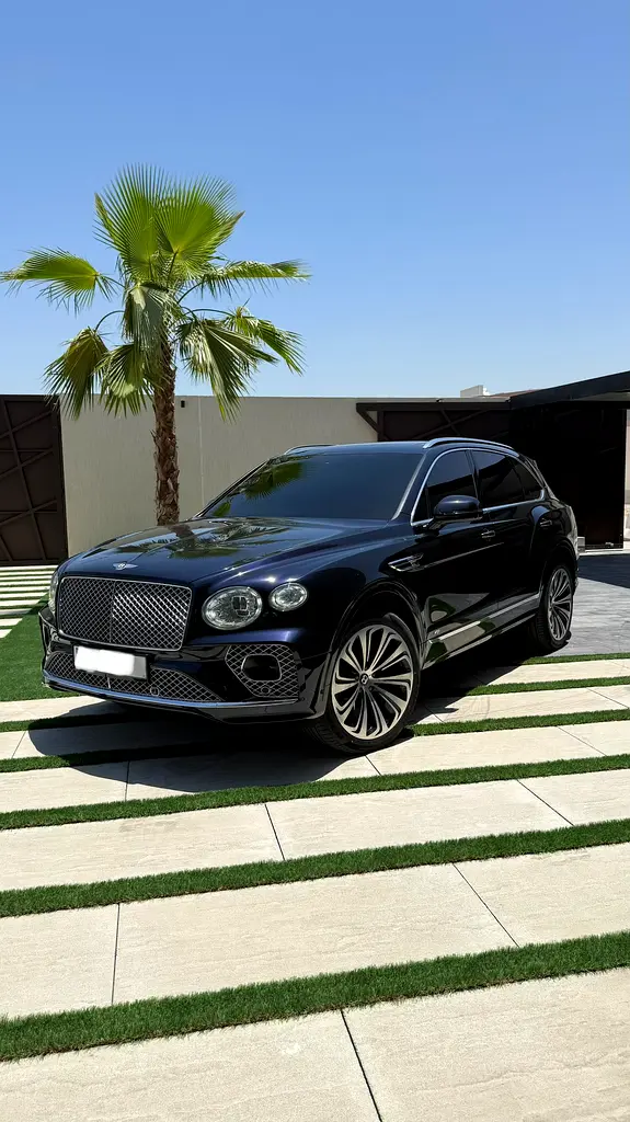 Bentley Bentayga 2022 — photo 1 of 14