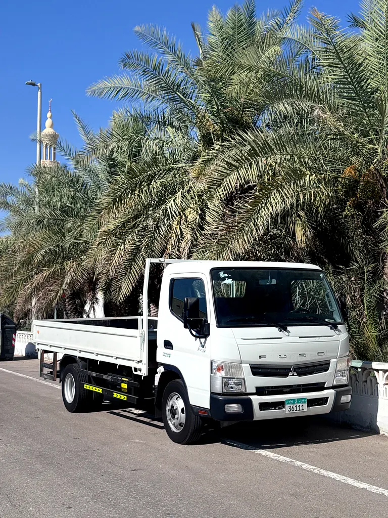 Mitsubishi Canter 2025 — photo 1 of 7