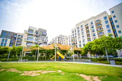 Elegant Waterfront Haven | Immediate Occupancy | Resale