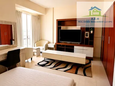 Spacious layout/ highest floor / community view