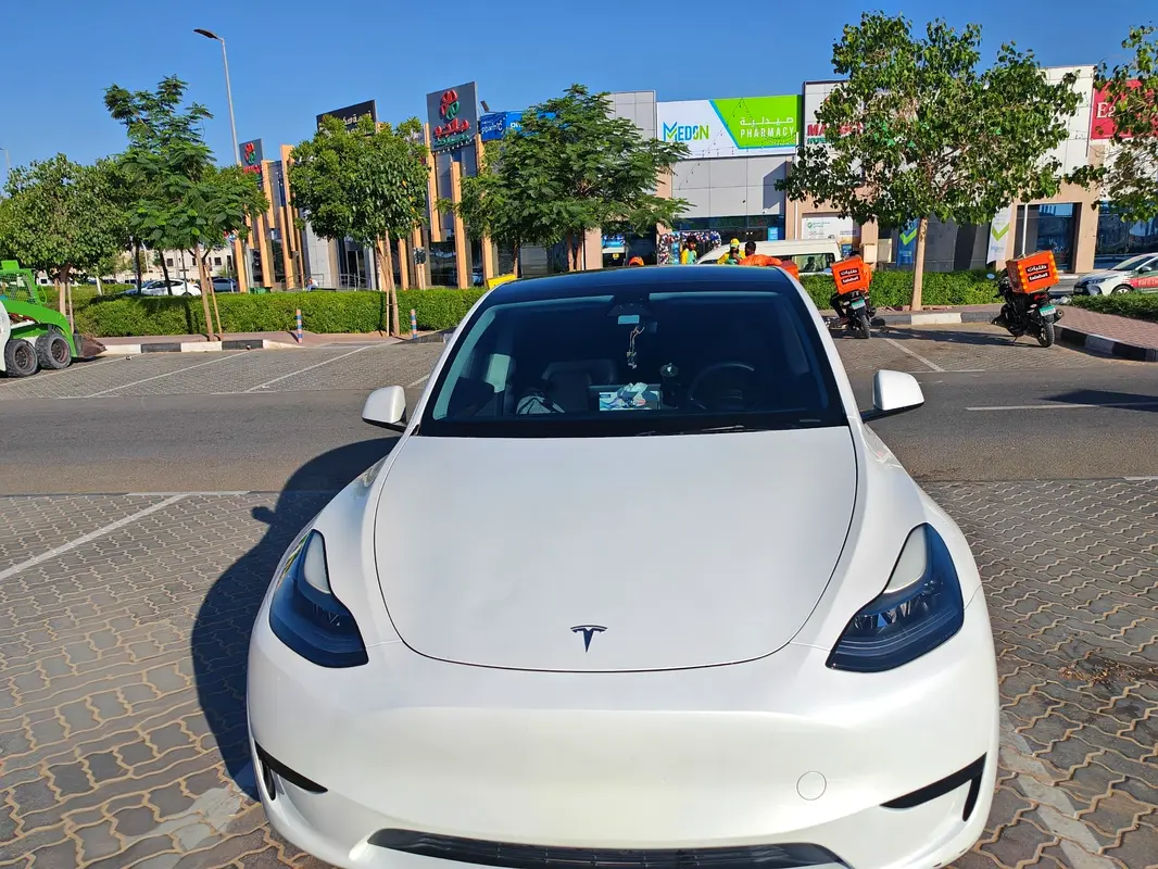 Tesla Model Y 2024 — photo 1 of 5